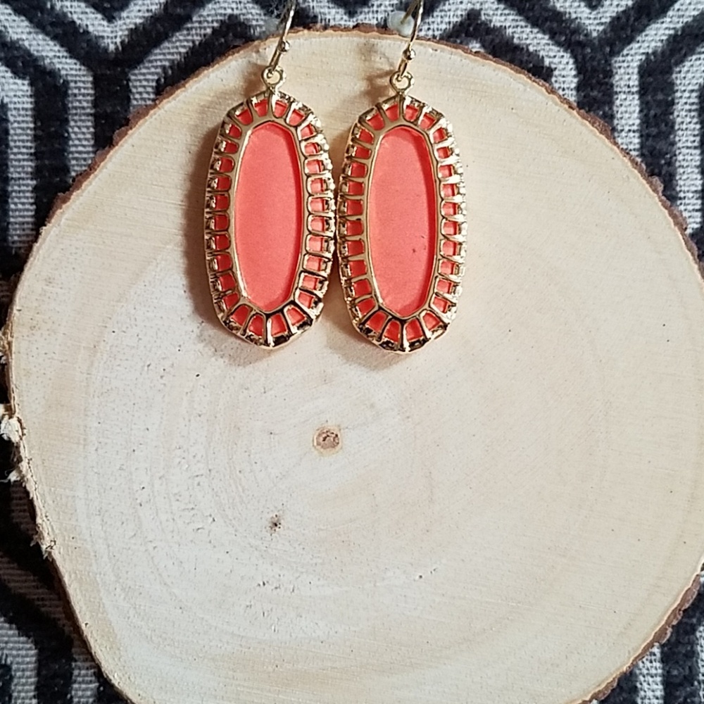 Kendra Scott Dayla Earrings Coral/Peach color